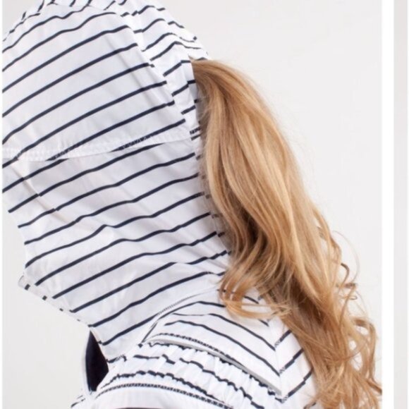 Lululemon Run In The Rain Jacket Quiet Stripe White Deep Indigo Sz 4 - Picture 14 of 15